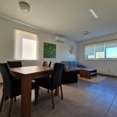 My Nest Accommodation Privlaka  Bagian luar foto