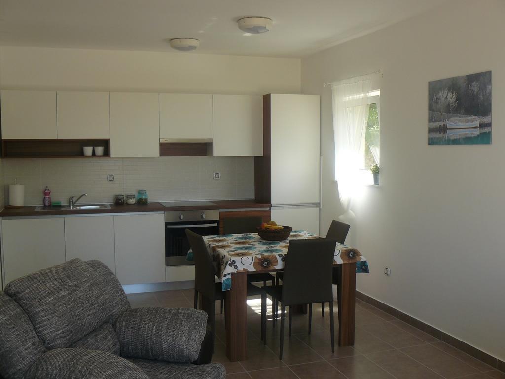 My Nest Accommodation Privlaka  Bagian luar foto