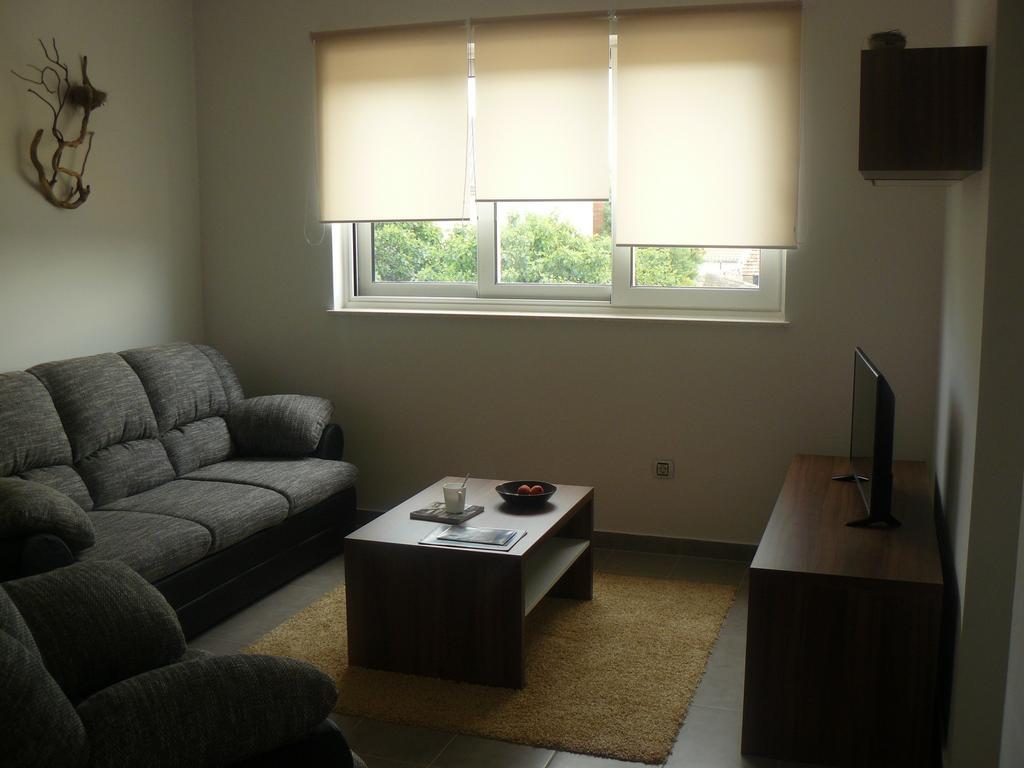 My Nest Accommodation Privlaka  Bagian luar foto