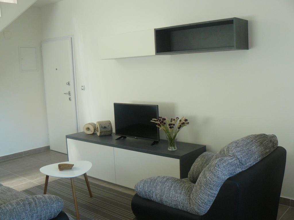 My Nest Accommodation Privlaka  Bagian luar foto