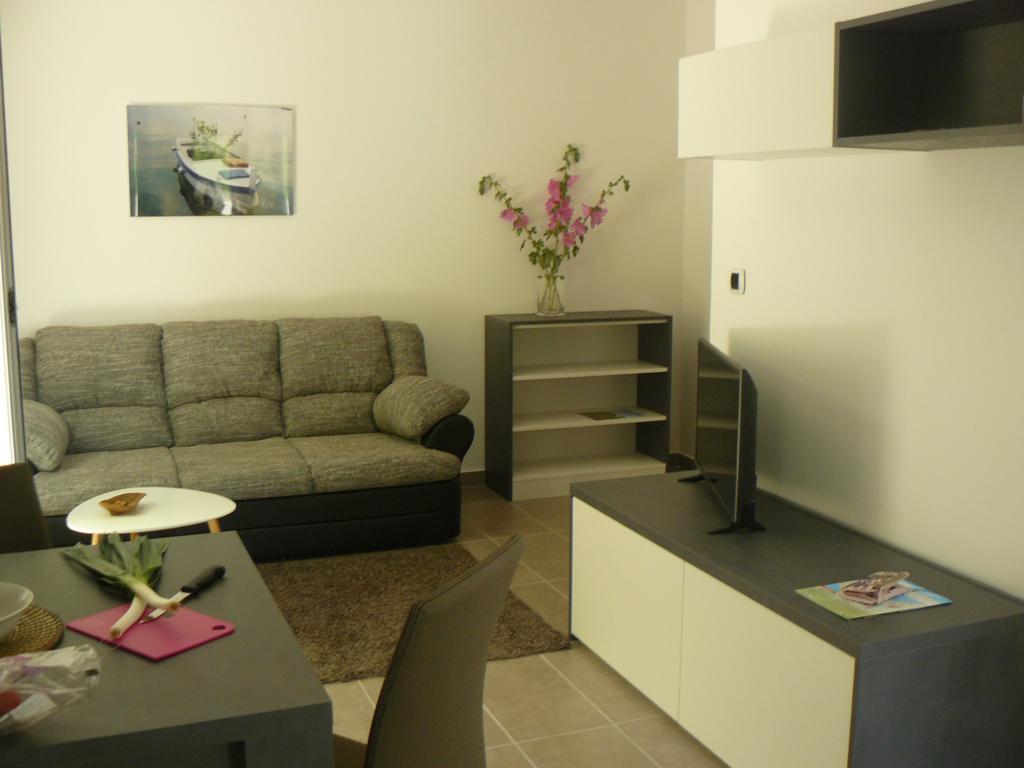 My Nest Accommodation Privlaka  Bagian luar foto