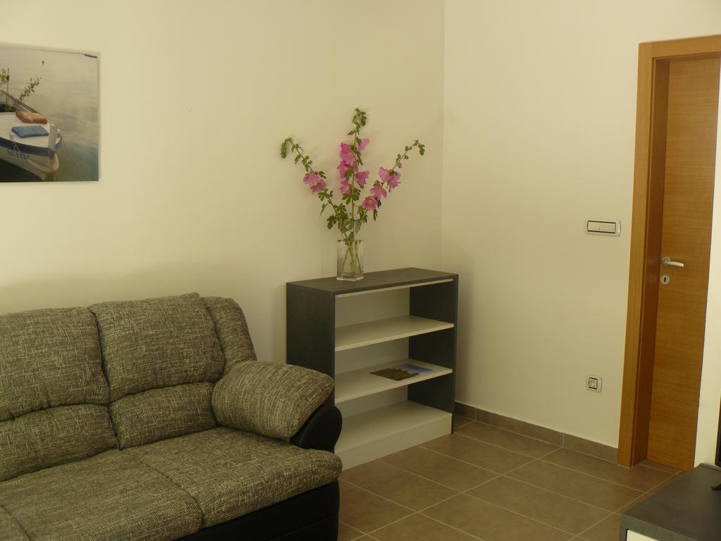 My Nest Accommodation Privlaka  Bagian luar foto