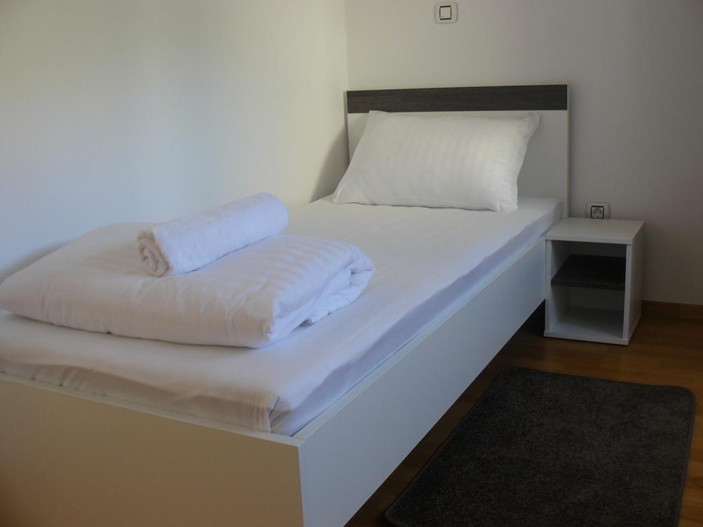 My Nest Accommodation Privlaka  Bagian luar foto