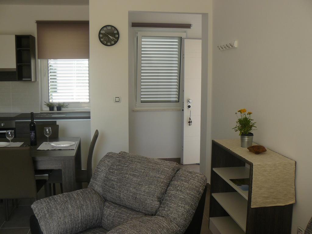My Nest Accommodation Privlaka  Bagian luar foto
