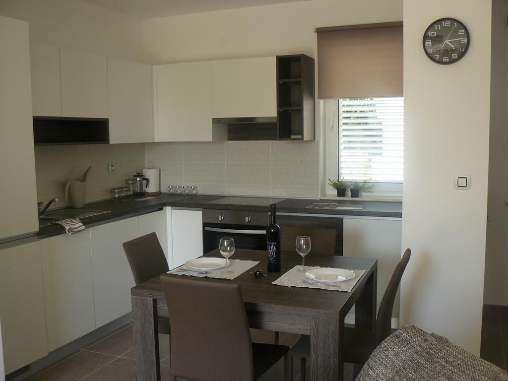 My Nest Accommodation Privlaka  Bagian luar foto
