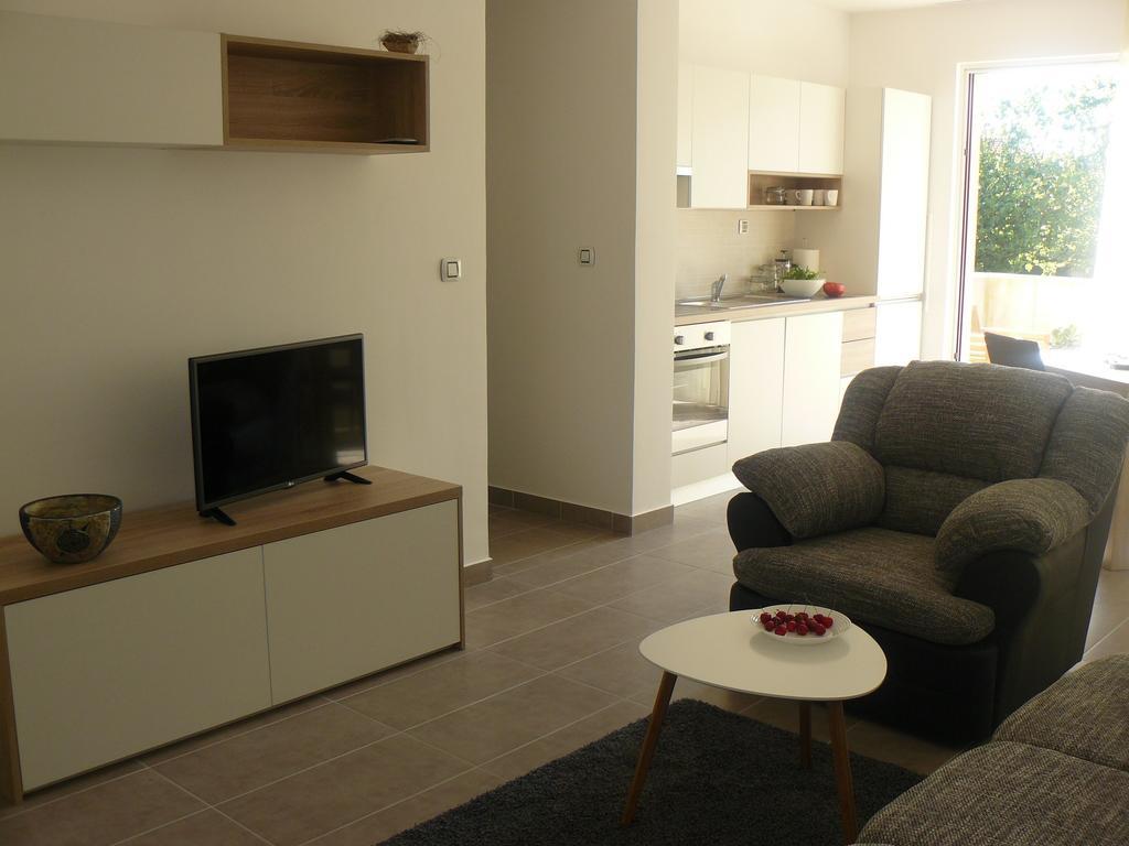 My Nest Accommodation Privlaka  Bagian luar foto