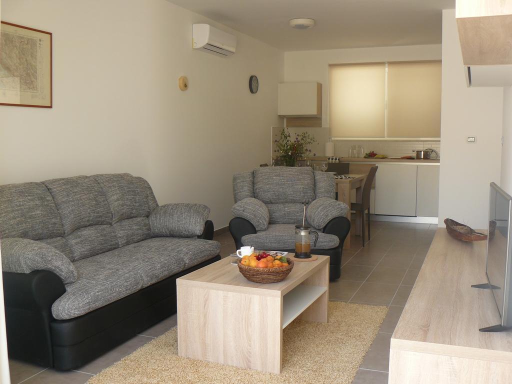 My Nest Accommodation Privlaka  Bagian luar foto
