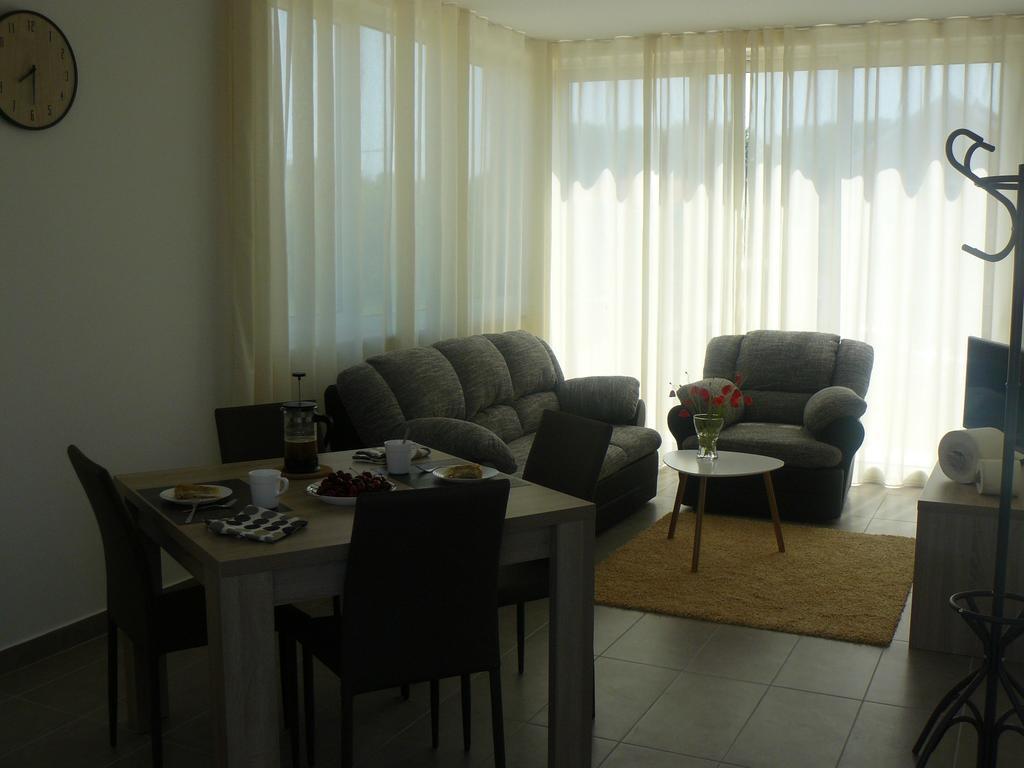 My Nest Accommodation Privlaka  Bagian luar foto
