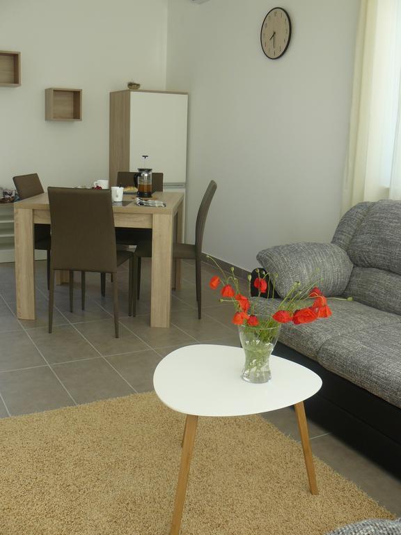 My Nest Accommodation Privlaka  Bagian luar foto
