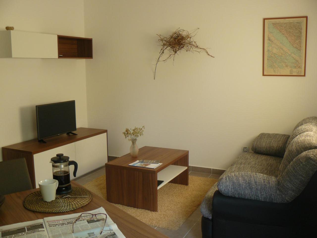 My Nest Accommodation Privlaka  Bagian luar foto